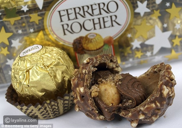 فيديو طريقة تحضير حبة شوكولاتة فيريرو روشيه عملاقة في المنزل