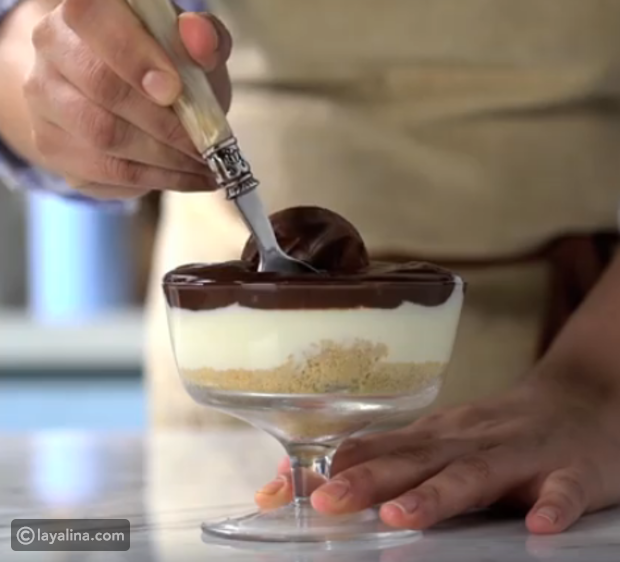 فيديو تحضير فطيرة كريمة الشوكولاتة في الكأس