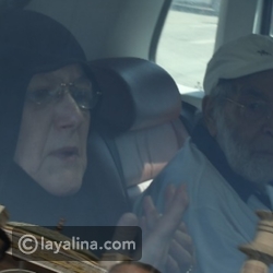 انهيار حسن يوسف وشمس البارودي لحظة وصولهما للصلاة على جثمان ابنهما