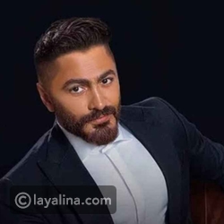 تامر حسني يدخل بسيارة "سوزوكي" لحضور عرض فيلم "ريستارت"