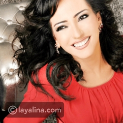 فيديو أمل عرفة تعمل بائعة في محل مفروشات..والسبب!