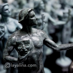 شاهد: بدلاً من السجادة الحمراء.. حفل الـSAG Awards يختار الألومنيوم