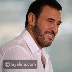 فيديو كاظم الساهر يتغزل بخطيبته على المسرح من خلال أحد أغانيه الشهيرة