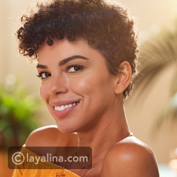 تسريحات الشعر المجعد: صيحة مواكبة لصيف أنيق ومميز